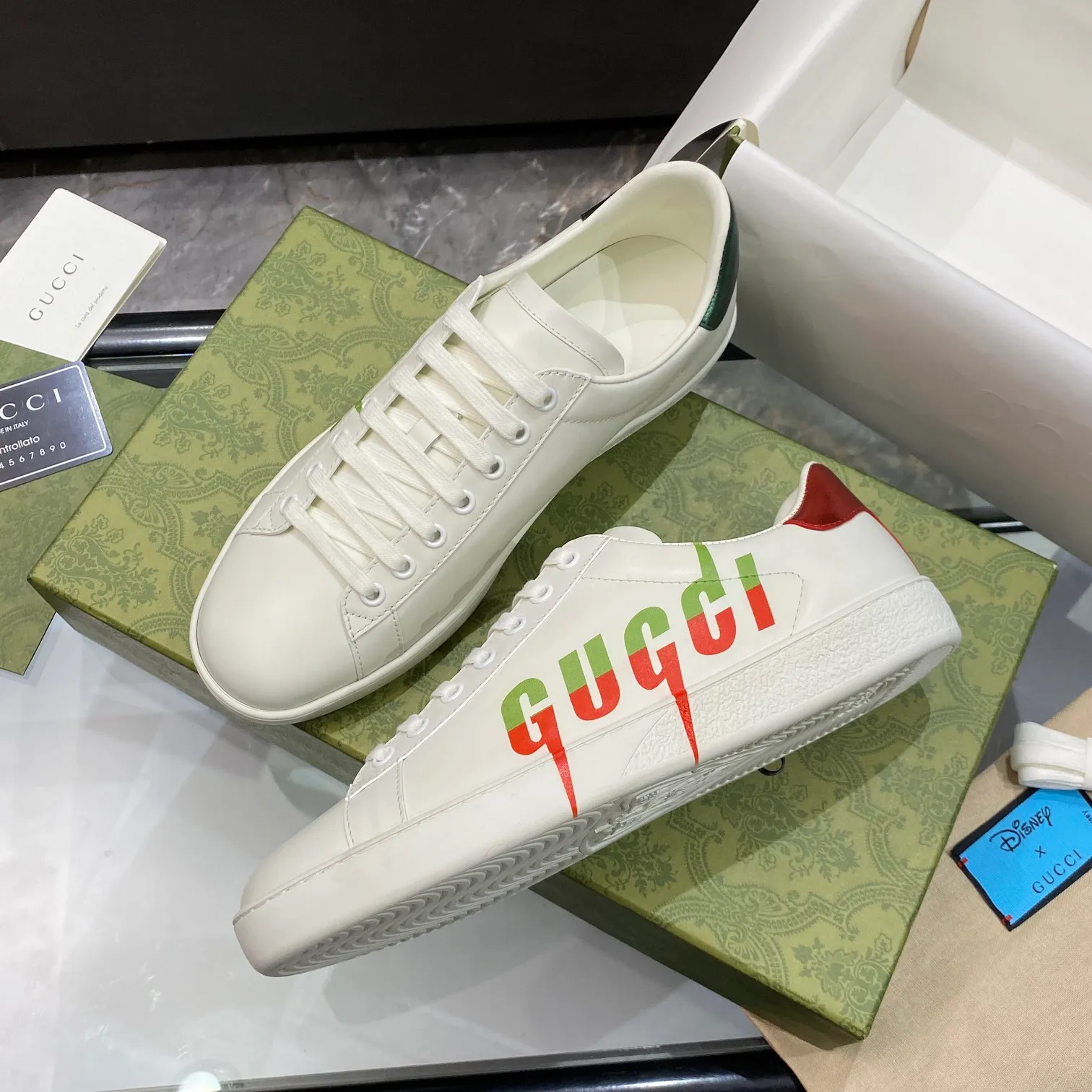 👟👟Ex-factory price 440👟👟 Men's size +10 Gucci's GG white shoes, the same style as Ni Ni, have been popular in recent years; new colors are constantly updated; stars, Internet celebrities, live broadcasts, etc. will definitely plant grass and call them. Classic fashion style, 5D drawing printing; electric embroidery surface, etc... Original customized cowhide color, first layer of cowhide inside, original outsole... Shiny color drawing/electric embroidery surface embellished on the side of the shoe body, package production process‼ Size: Female 35-40# Male 39-46#